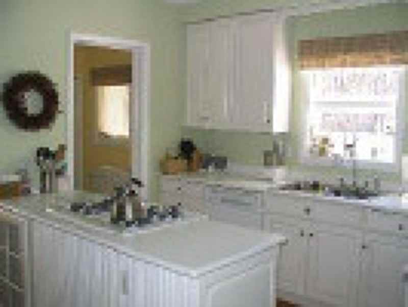 75 N Martine Ave - Photo 3 of 10