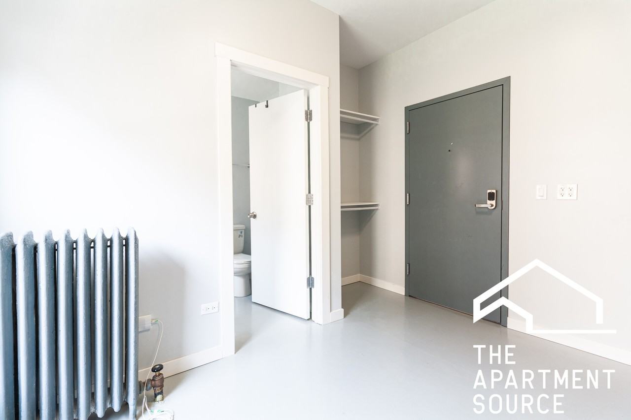 4700 N Racine Ave #108 - Photo 4 of 31