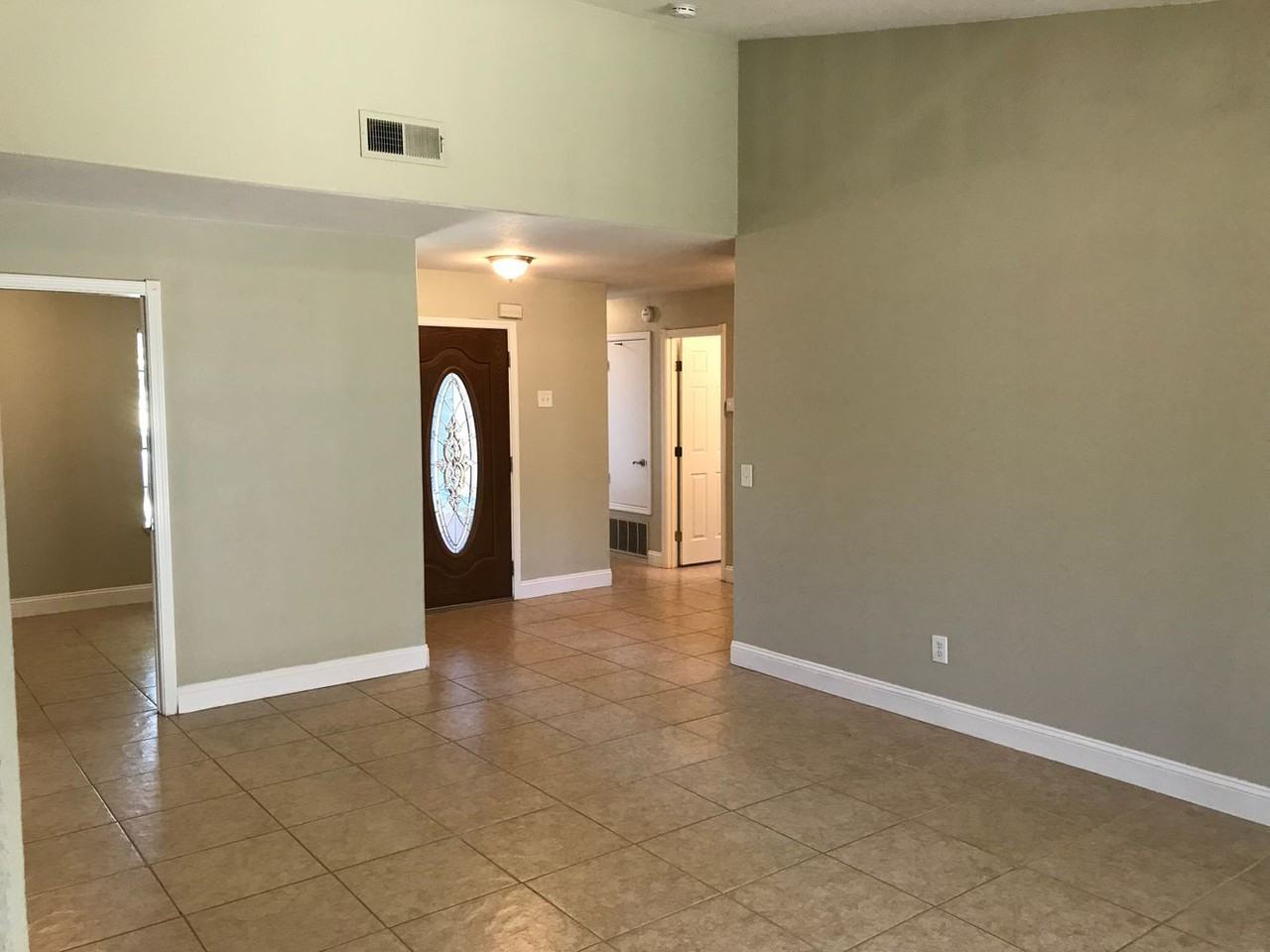 1230 Chuckwagon Dr - Photo 2 of 9