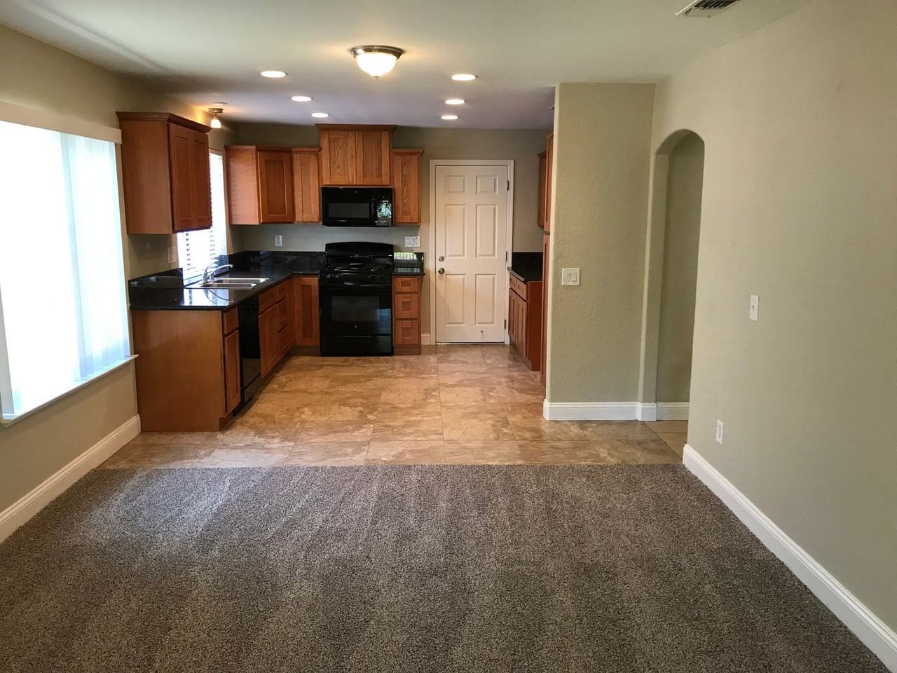 1230 Chuckwagon Dr - Photo 3 of 9