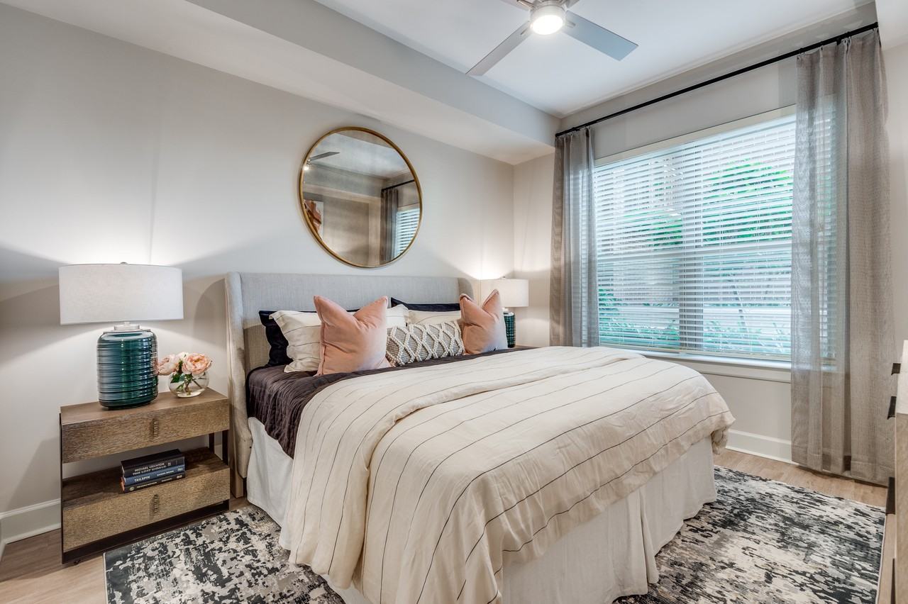 Montrose at Buffalo Bayou - Photo 3 of 44