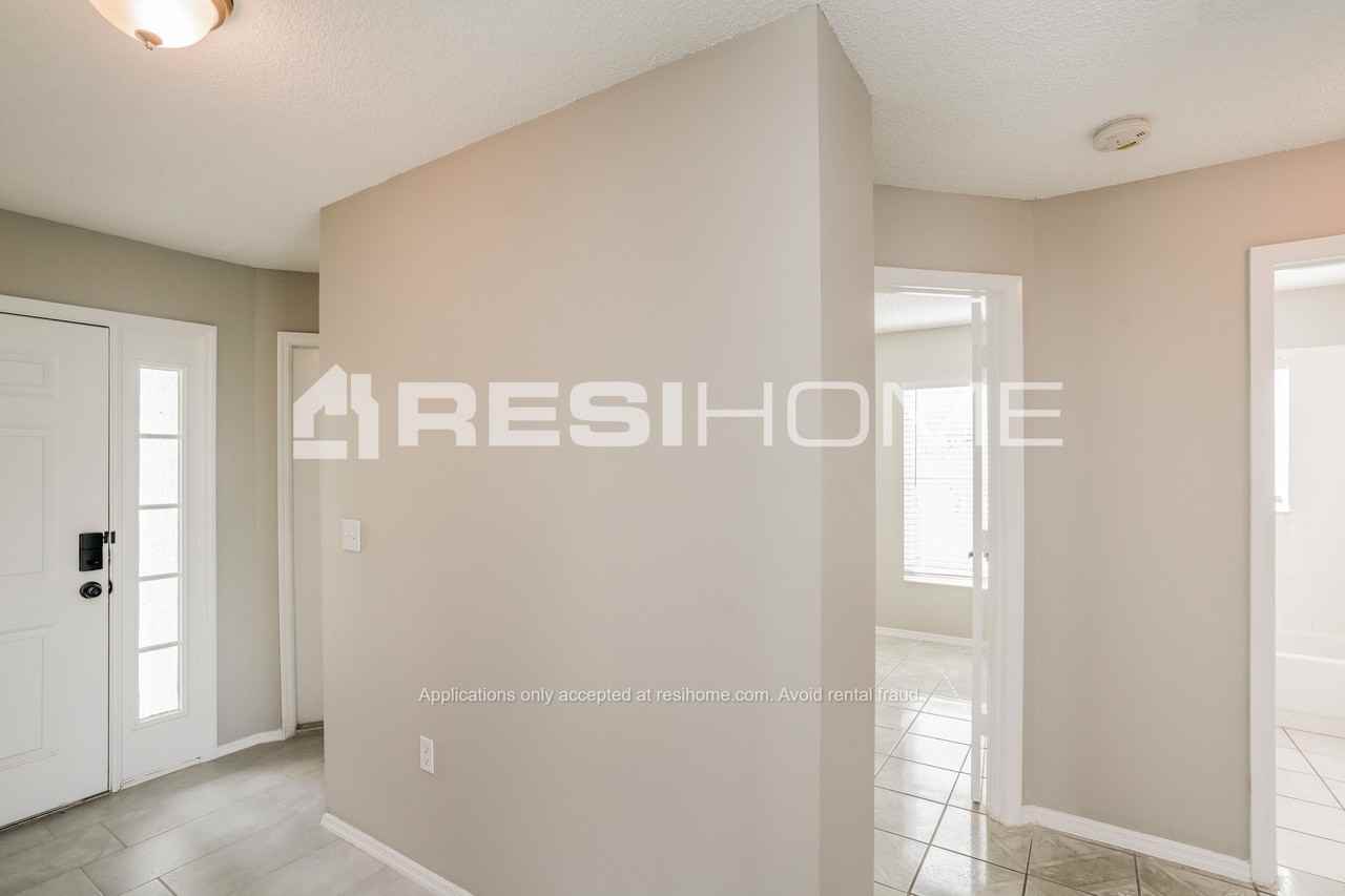 6024 40th Ave W - Photo 3 of 23