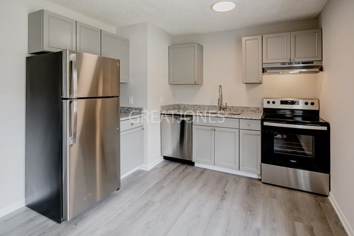 300 Springwood Dr - Photo 2 of 19