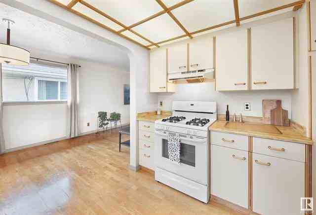 7931 98 Avenue Northwest - Photo 3 of 13