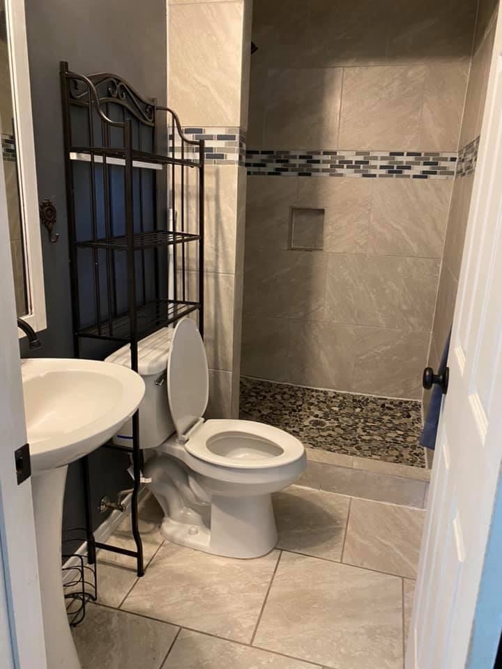 700 N Gladys St #1 - Photo 4 of 21