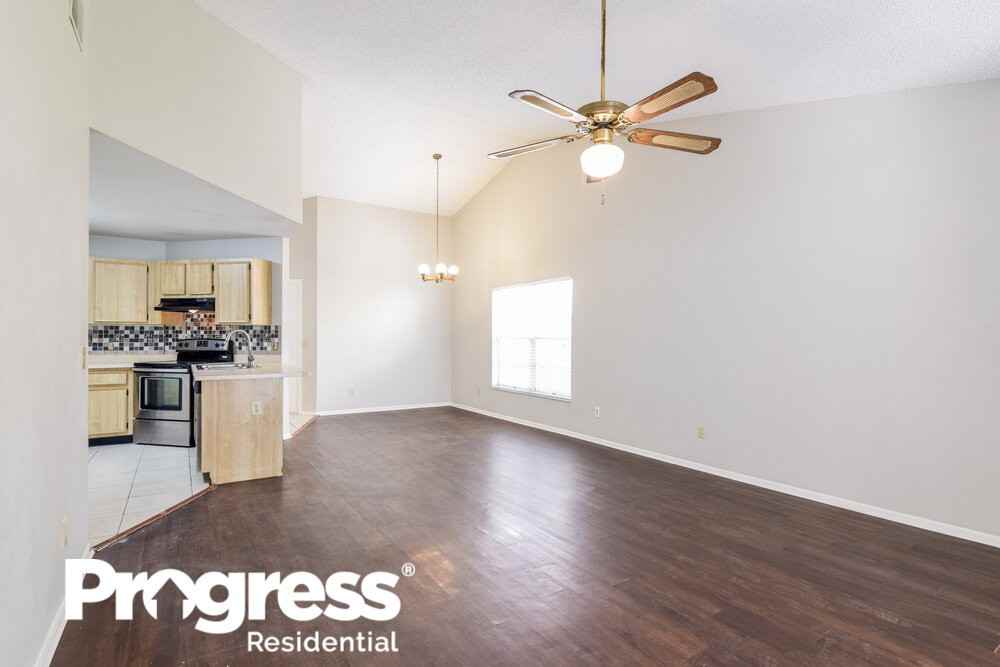 1323 Coolridge Dr - Photo 3 of 16