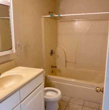 711 S Poplar St Apt B #B - Photo 7 of 11