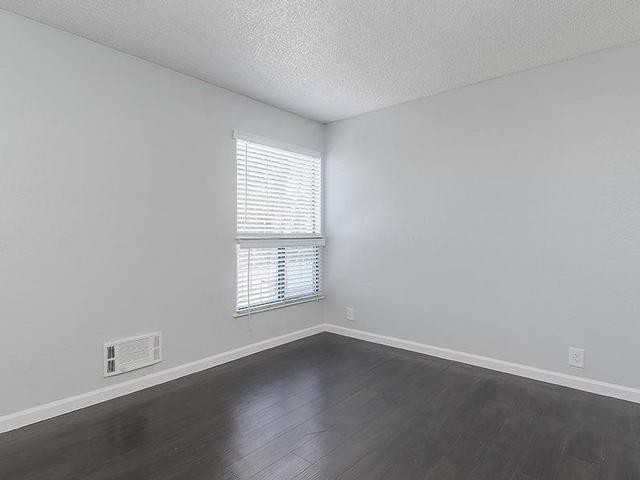 1881 Baker Street - Photo 5 of 17