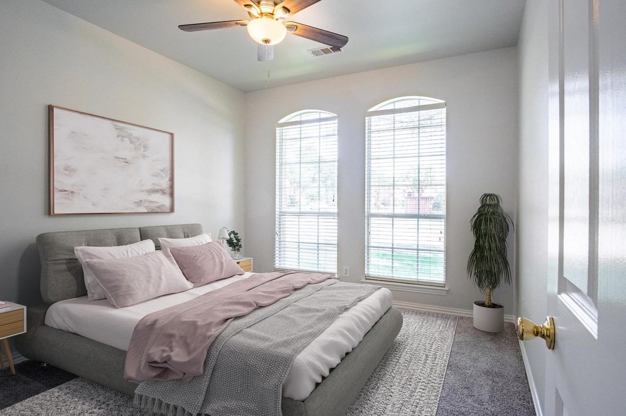 Classic Plano brick home with large fenced yard on corner lot - Photo 7 of 26