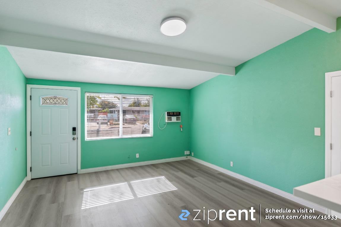 1470 Palmview Way - Photo 2 of 21