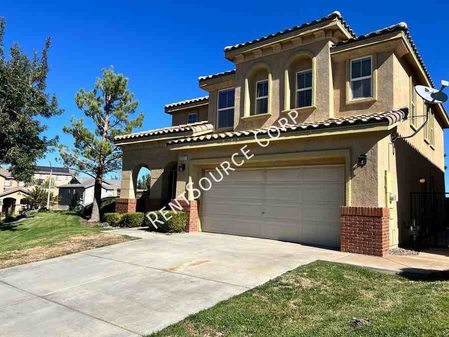 2127 Rhubarb Ln - Photo 2 of 32