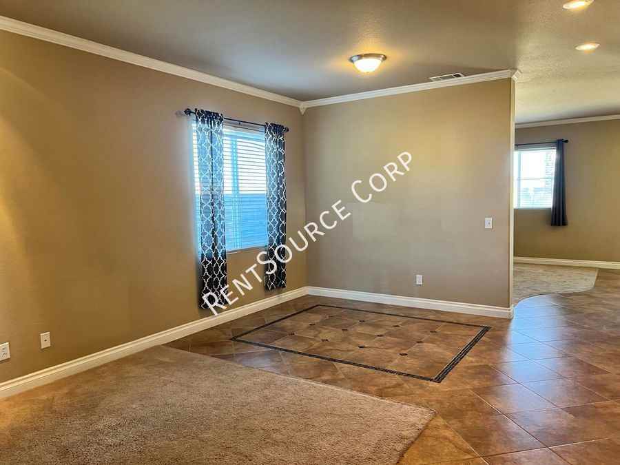 2127 Rhubarb Ln - Photo 3 of 32