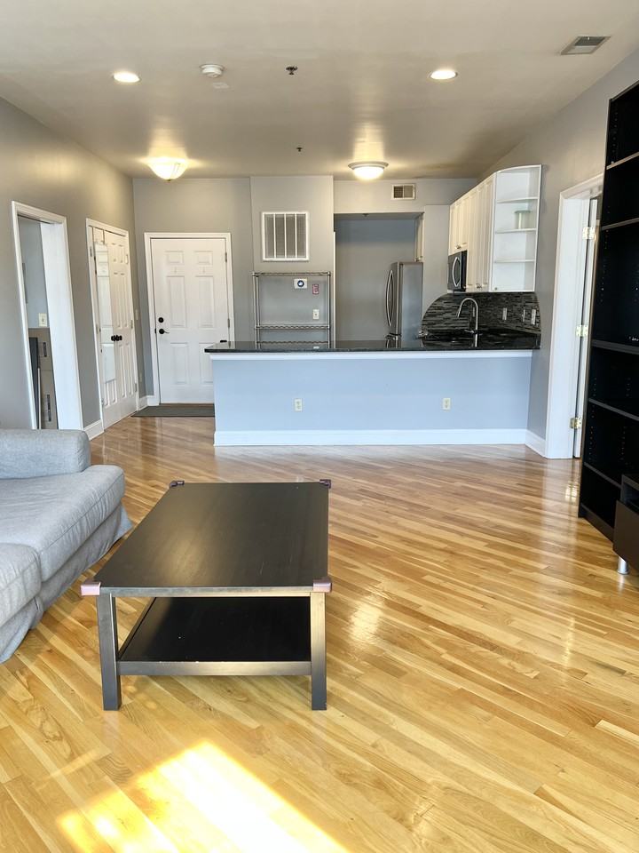915 Madison St #4C - Photo 3 of 9