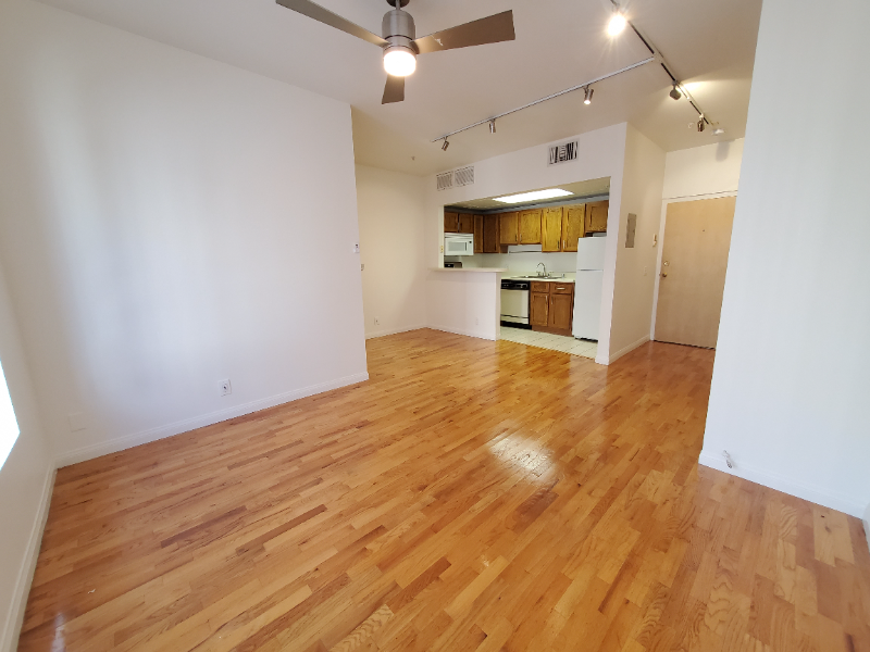 820 S Mansfield Ave #106