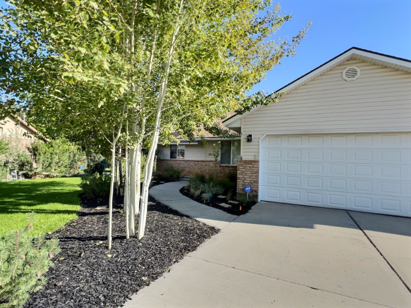 325 W Burgi Ln - Photo 2 of 27