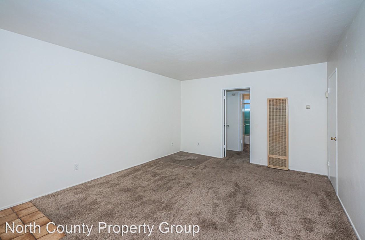 639 Stratford Ct - Photo 3 of 16