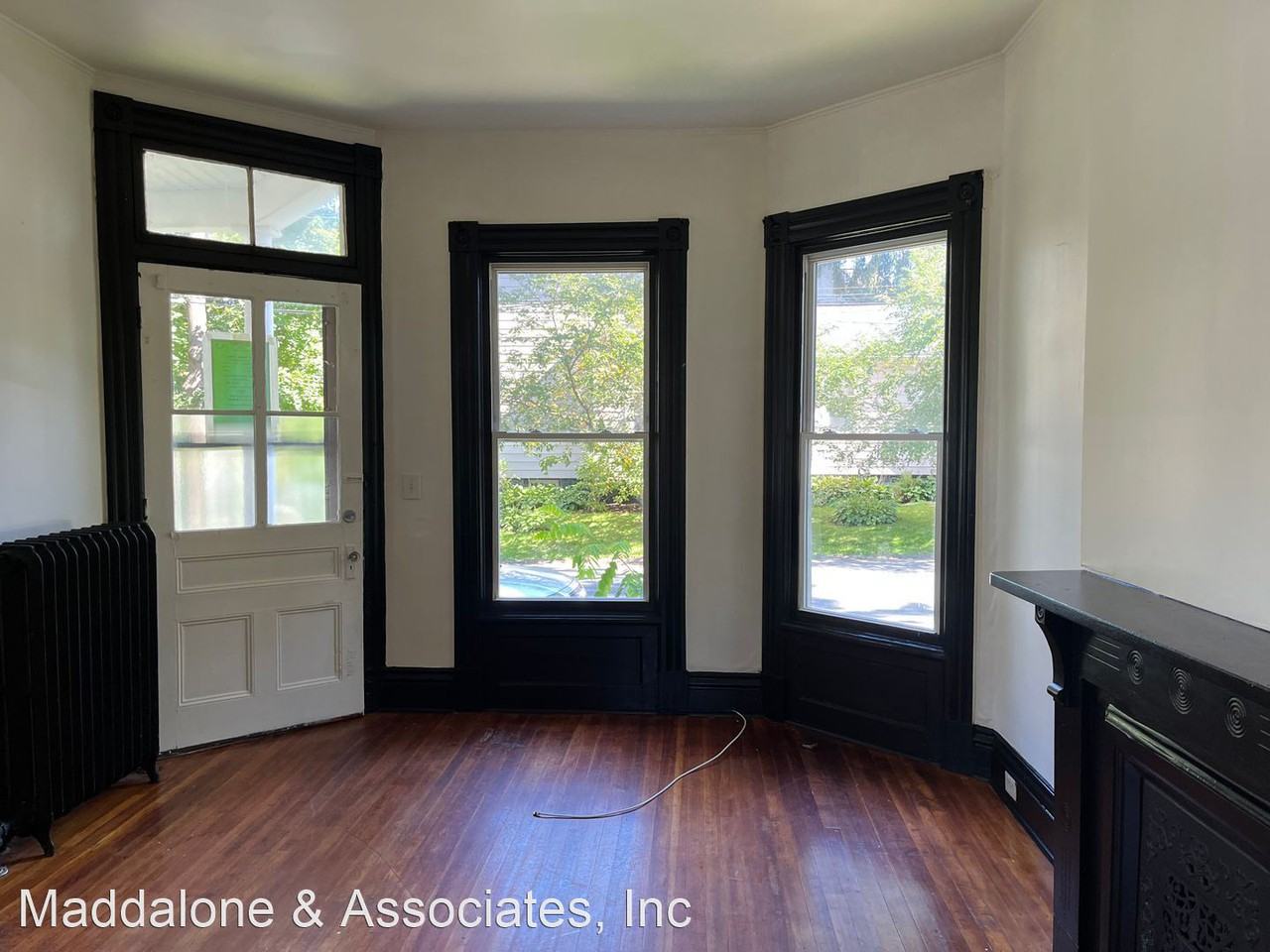 72 Pinewoods Ave - Photo 2 of 11