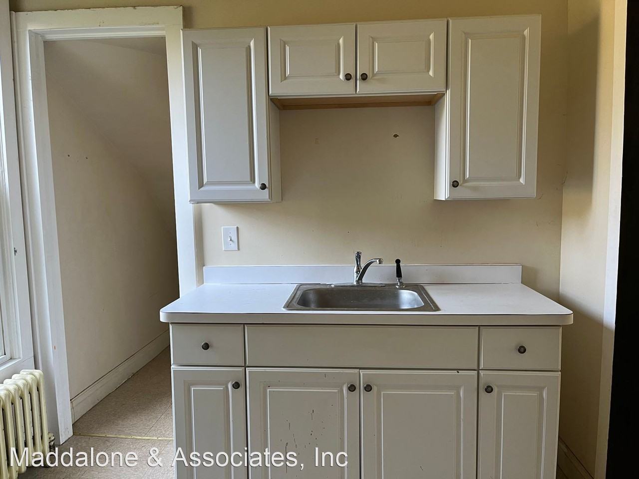 72 Pinewoods Ave - Photo 3 of 11