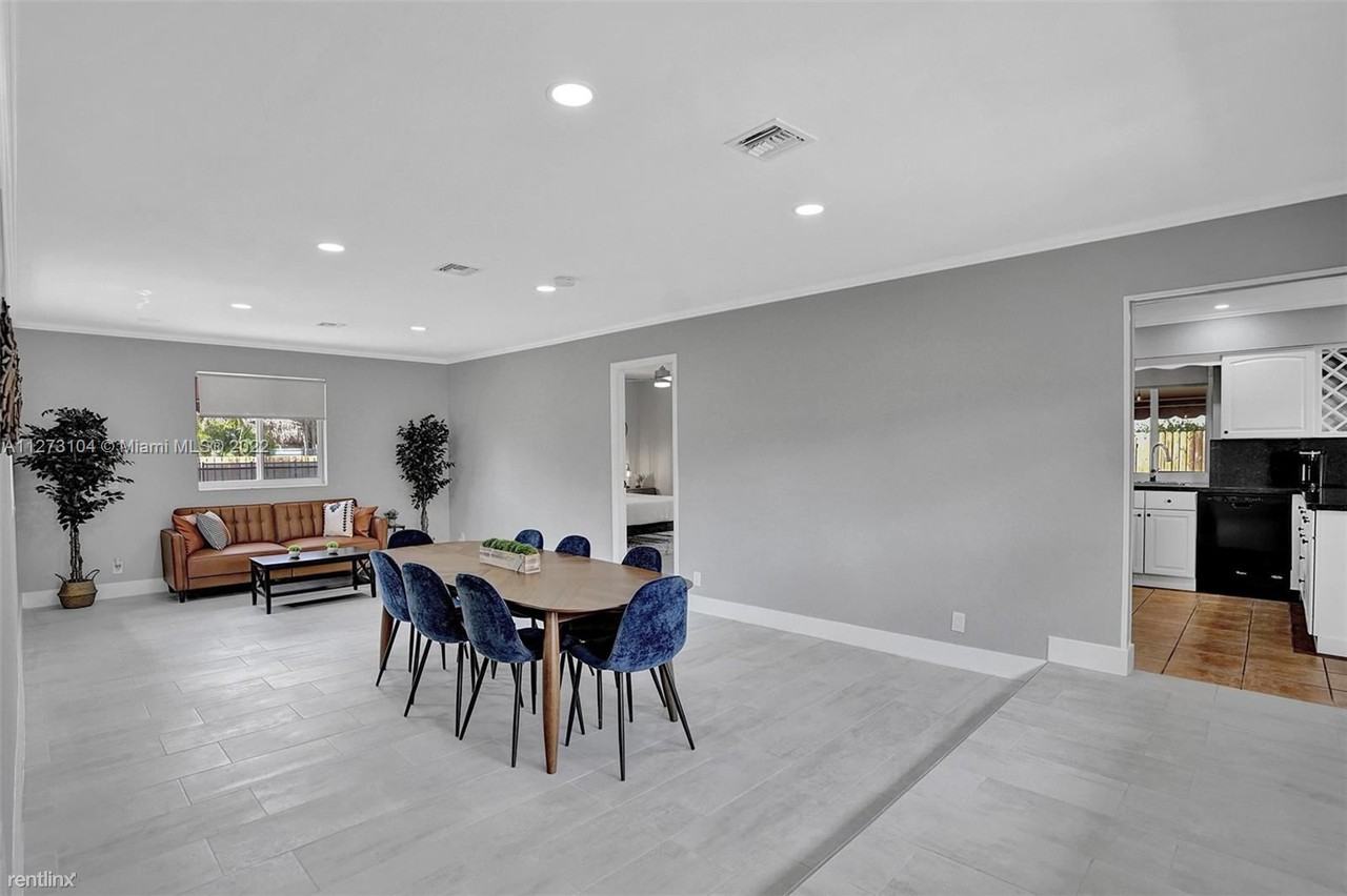4314 Fillmore St - Photo 3 of 25