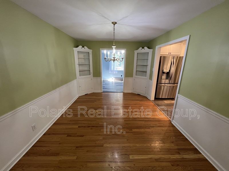 1122 Ivy Ln - Photo 3 of 22