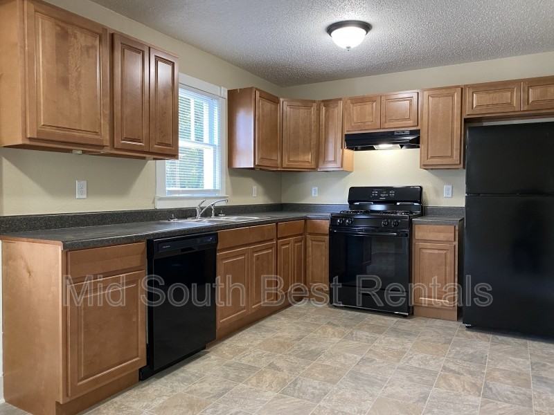 2905 Broadway St - Photo 3 of 8