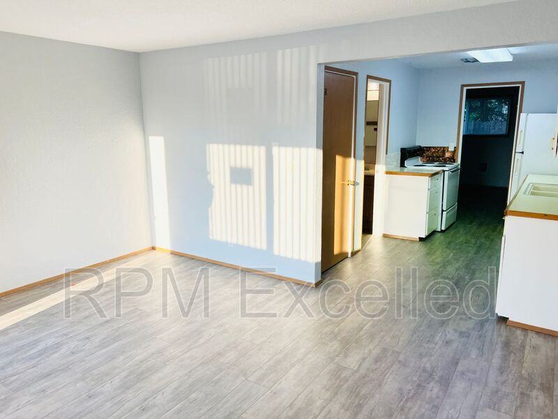 1122 Lafayette St S #4 - Photo 3 of 10