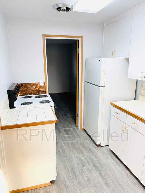 1122 Lafayette St S #4 - Photo 5 of 10