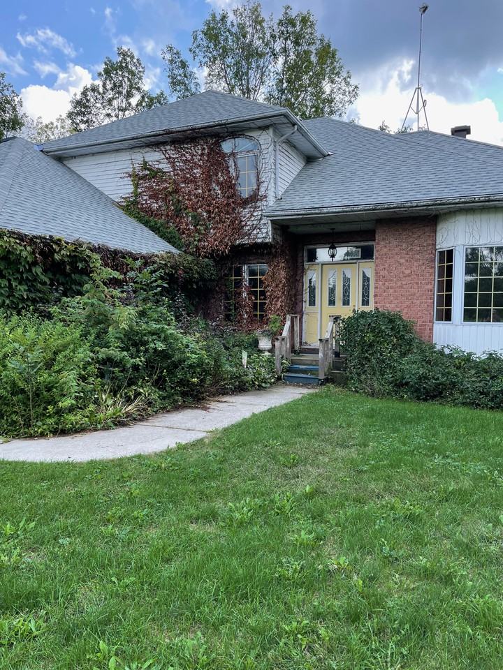 1836 Howe Island Dr - Photo 2 of 50