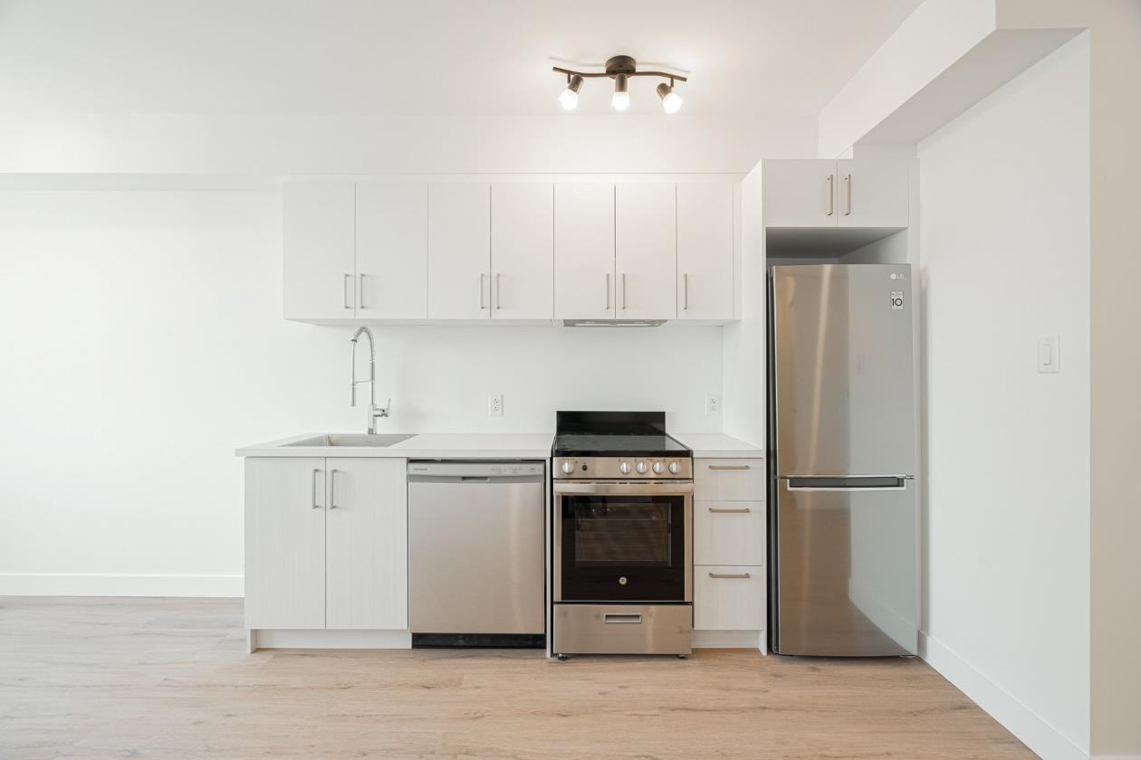 1035G Rue Jean-Talon O #12 - Photo 3 of 12