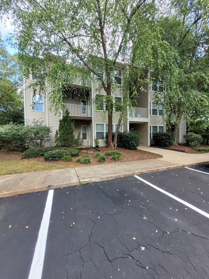 1300 Hillbrow Ln #203