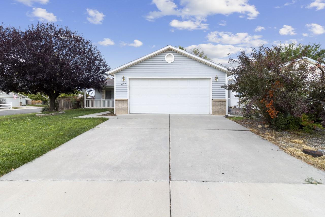 653 Hudson Bay Ct - Photo 2 of 31