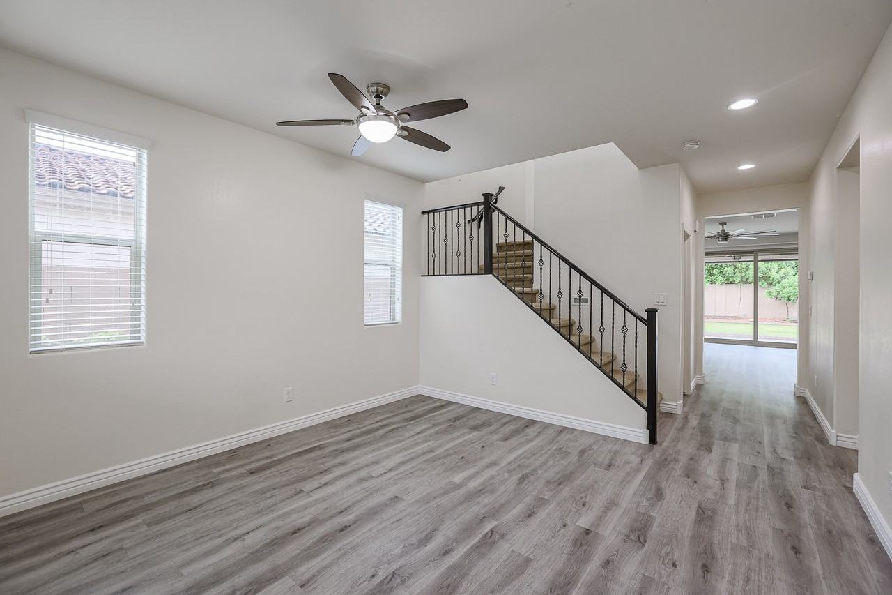 21948 N 98th Dr - Photo 4 of 37