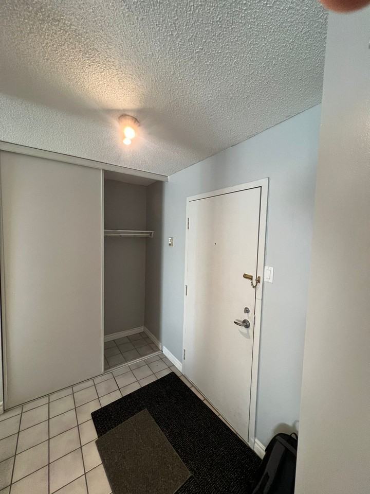 240 Boul Maisonneuve - Photo 2 of 19