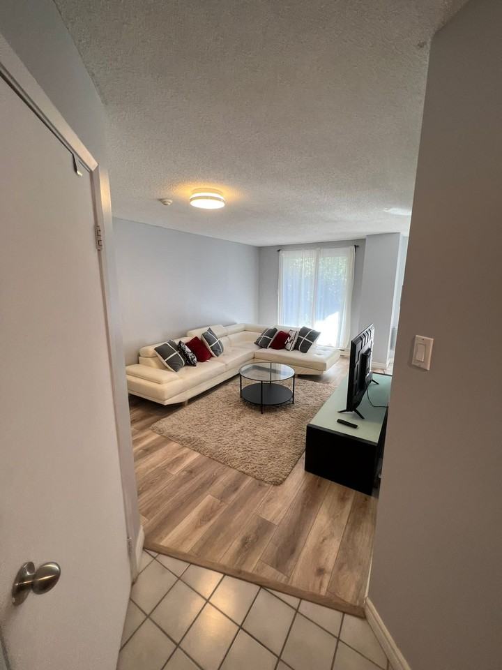 240 Boul Maisonneuve - Photo 3 of 19