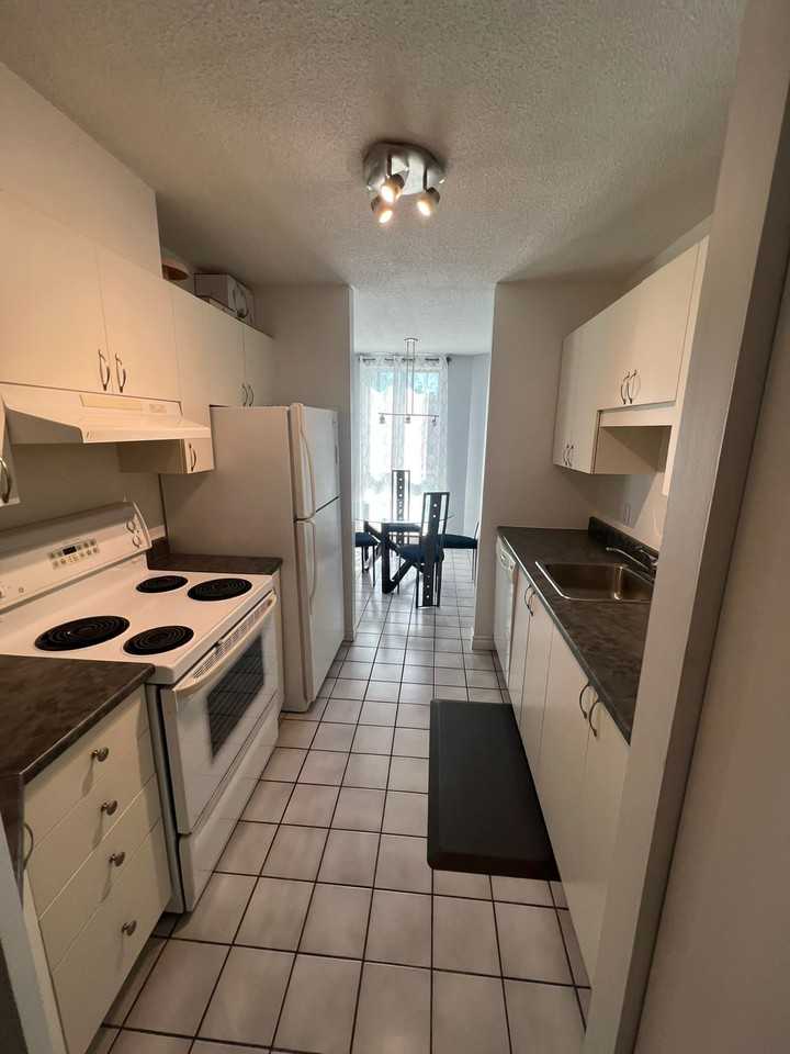 240 Boul Maisonneuve - Photo 6 of 19