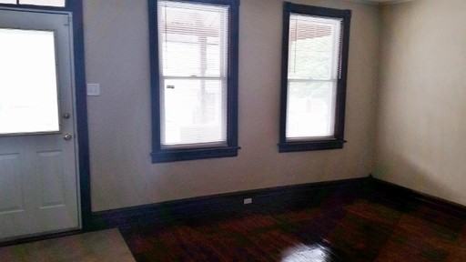 606 Race St - Photo 3 of 12