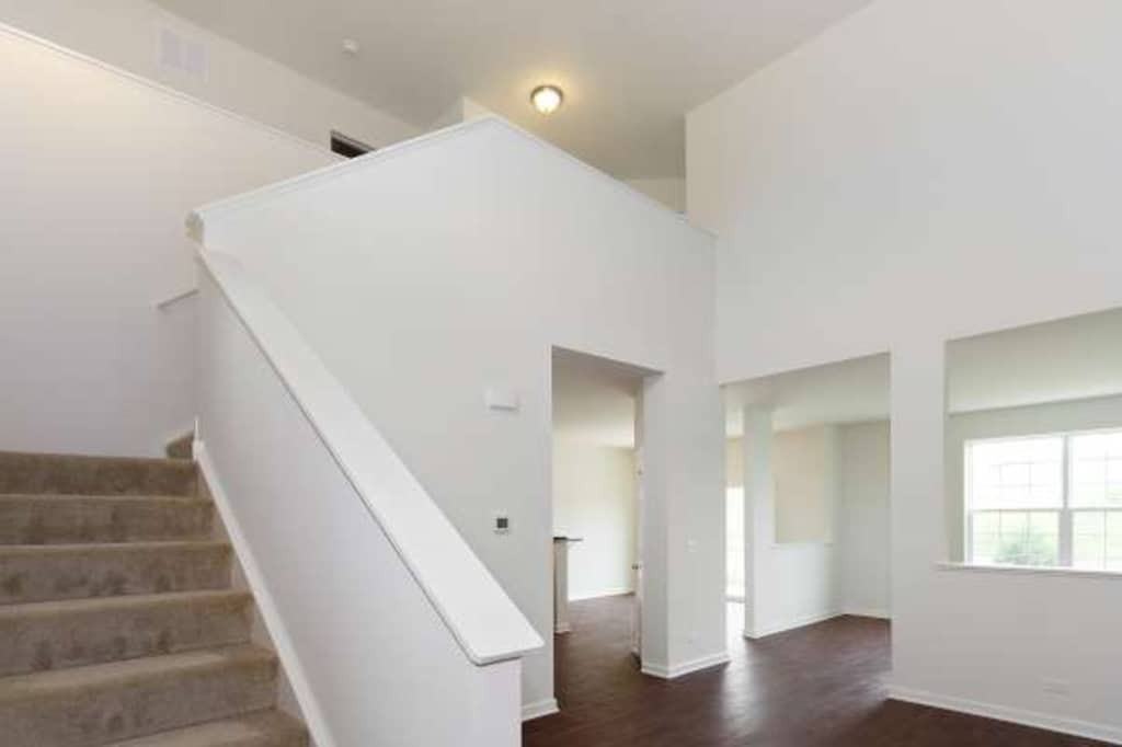 517 Fort Clatsop Ct - Photo 2 of 11