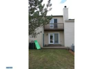 127 Adams Ct - Photo 2 of 9