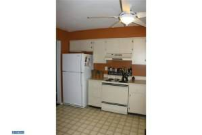 127 Adams Ct - Photo 3 of 9