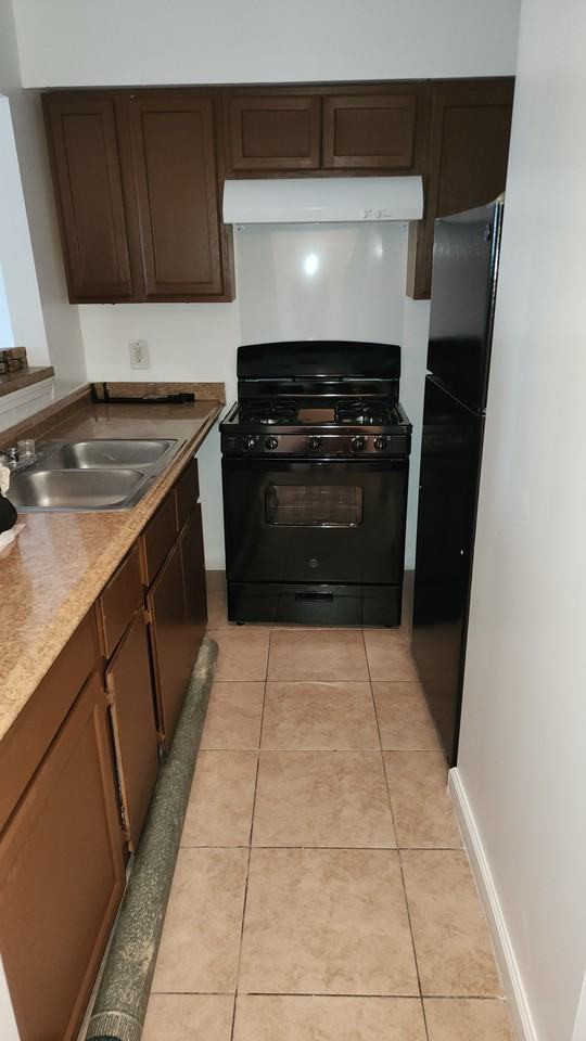 1320 Cook St #B - Photo 2 of 8