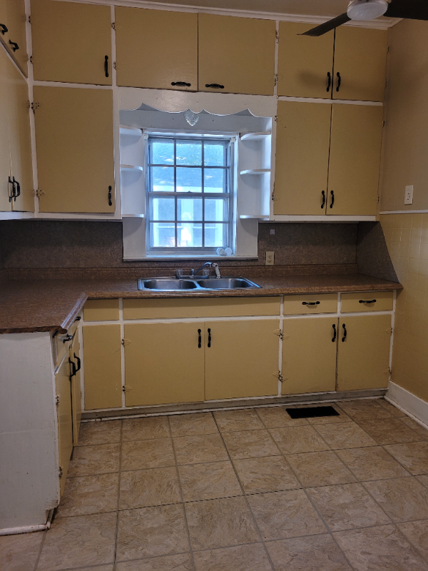 1717 S W St - Photo 4 of 11