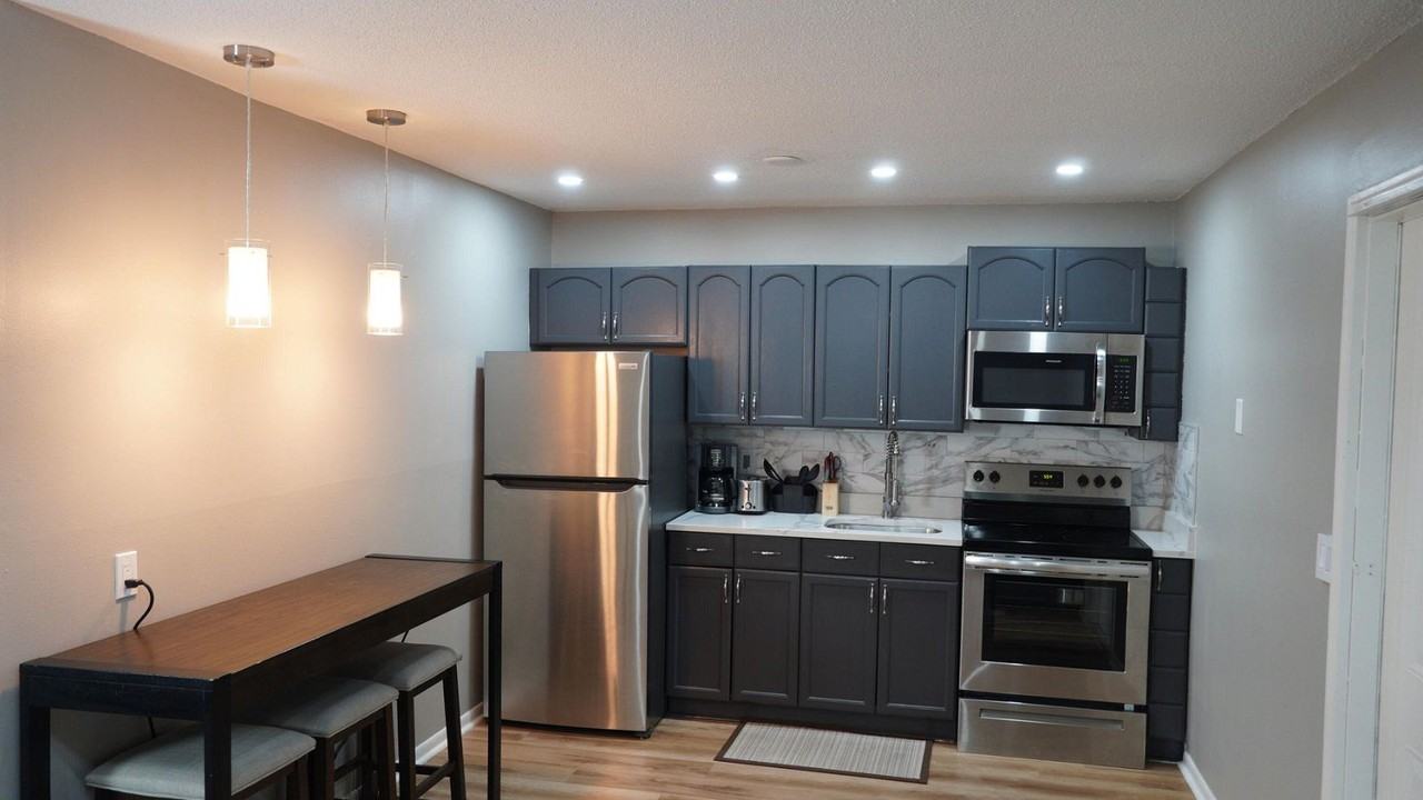 1204 S Lake Dr #3 - Photo 2 of 8