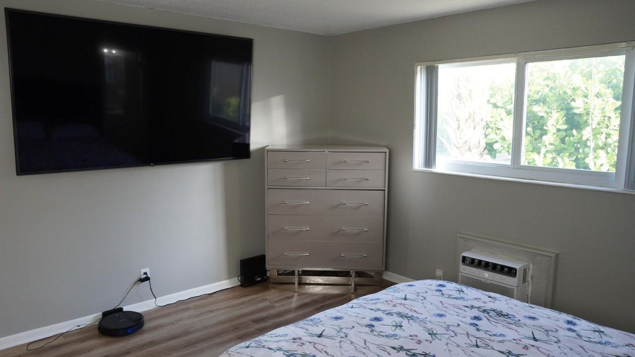 1204 S Lake Dr #3 - Photo 3 of 8