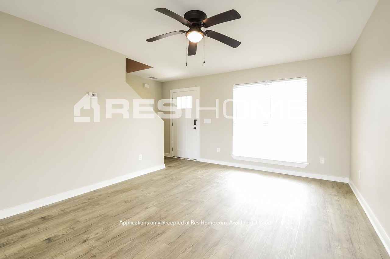 548 9th Ave - Photo 3 of 23