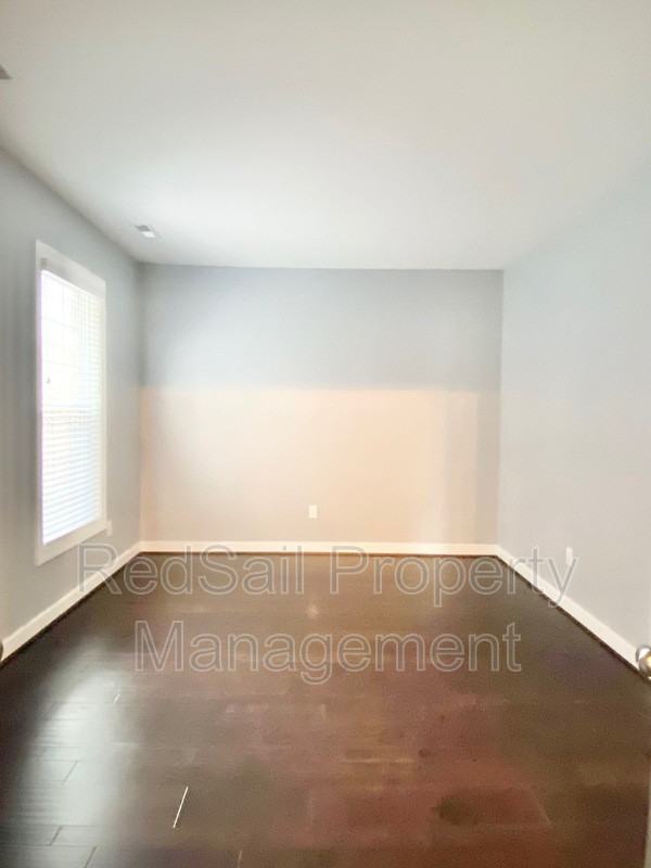 4808 Village Walk - Photo 6 of 23