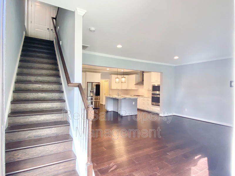 4808 Village Walk - Photo 2 of 23