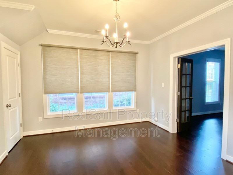 4808 Village Walk - Photo 3 of 23