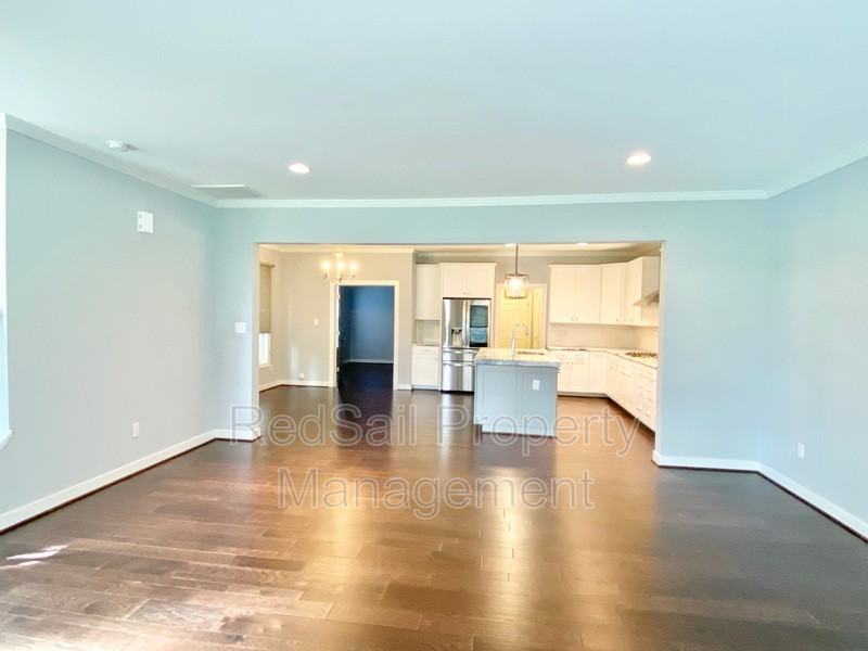 4808 Village Walk - Photo 5 of 23