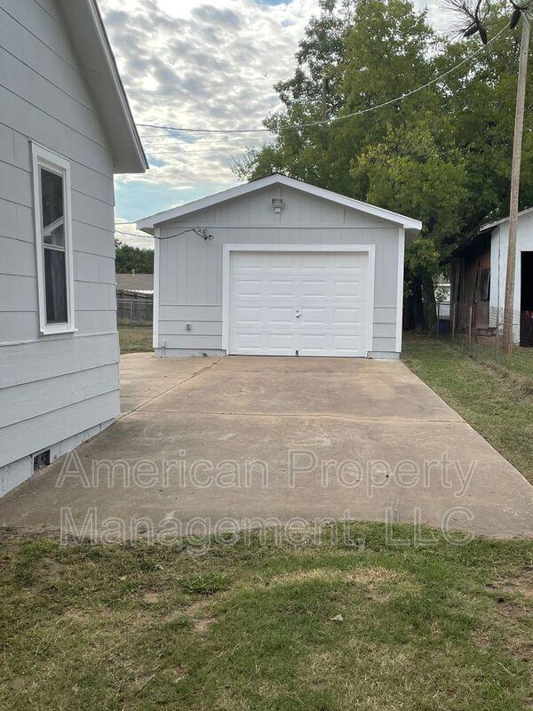 814 N Hodge St - Photo 3 of 11