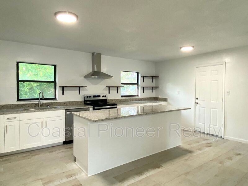 1612 E 33rd Ave - Photo 5 of 15